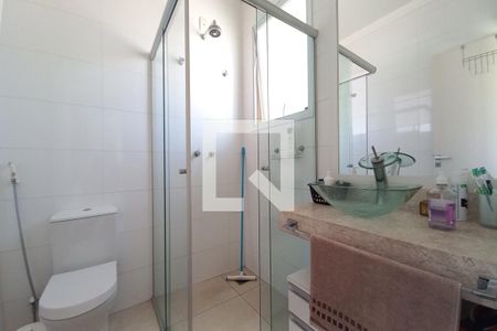 Casa de condomínio à venda com 210m², 4 quartos e 4 vagasBanheiro da Suíte 1