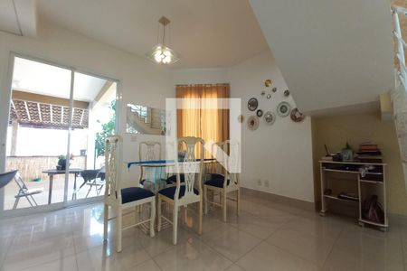 Casa de condomínio à venda com 210m², 4 quartos e 4 vagasSala de Jantar