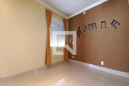 Casa de condomínio à venda com 210m², 4 quartos e 4 vagasSuíte 2