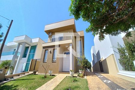 Casa de condomínio à venda com 210m², 4 quartos e 4 vagasFachada