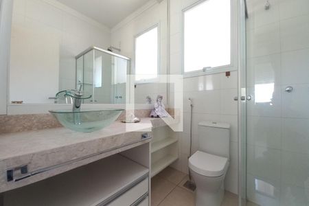 Casa de condomínio à venda com 210m², 4 quartos e 4 vagasBanheiro da Suíte 2