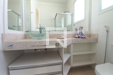 Casa de condomínio à venda com 210m², 4 quartos e 4 vagasBanheiro da Suíte 2