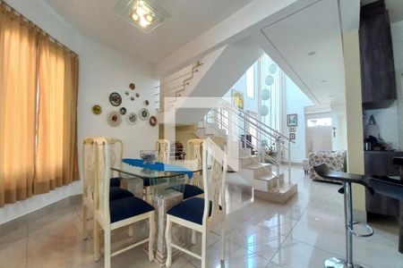 Casa de condomínio à venda com 210m², 4 quartos e 4 vagasSala de Jantar