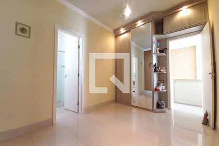 Casa de condomínio à venda com 210m², 4 quartos e 4 vagasSuíte 2