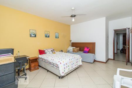Casa para alugar com 265m², 4 quartos e 4 vagasSuíte 2