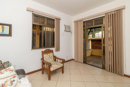 Sala 1 de casa para alugar com 4 quartos, 265m² em Zumbi, Rio de Janeiro