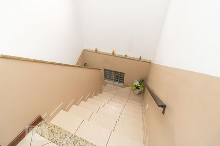 Casa para alugar com 265m², 4 quartos e 4 vagasEscada