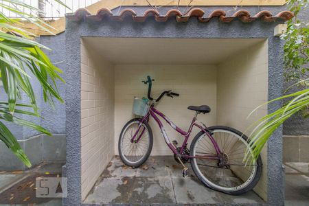 Casa para alugar com 265m², 4 quartos e 4 vagasDetalhe do Quintal Frente