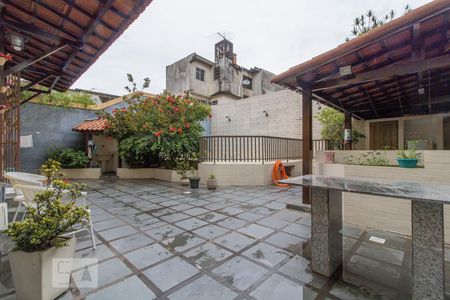 Casa para alugar com 265m², 4 quartos e 4 vagasQuintal - Fundos