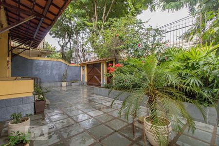 Casa para alugar com 265m², 4 quartos e 4 vagasQuintal Frente