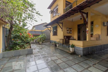 Casa para alugar com 265m², 4 quartos e 4 vagasQuintal Frente