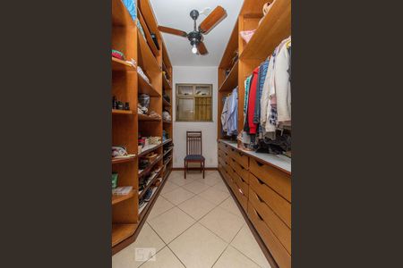 Casa para alugar com 265m², 4 quartos e 4 vagasCloset