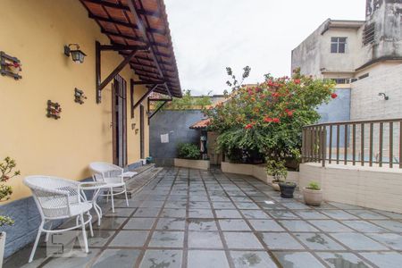 Casa para alugar com 265m², 4 quartos e 4 vagasQuintal - Fundos