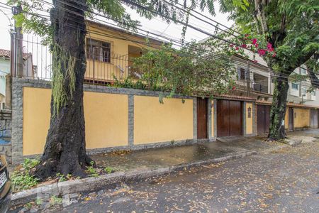 Casa para alugar com 265m², 4 quartos e 4 vagasFachada