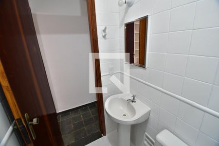 Banheiro de kitnet/studio para alugar com 1 quarto, 30m² em Cidade Universitária, Campinas