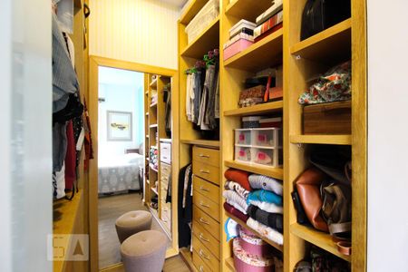 Apartamento à venda com 116m², 3 quartos e 1 vaga Apartamento à venda com 116m², 3 quartos e 1 vagaCloset da Suíte