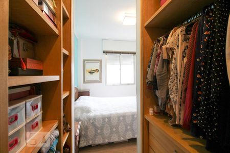Apartamento à venda com 116m², 3 quartos e 1 vaga Apartamento à venda com 116m², 3 quartos e 1 vagaCloset da Suíte
