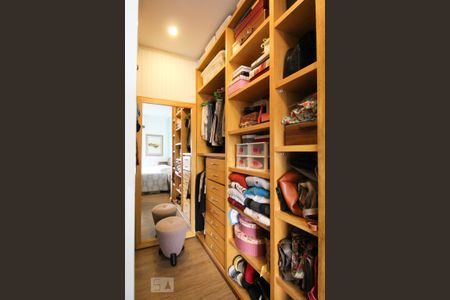 Apartamento à venda com 116m², 3 quartos e 1 vaga Apartamento à venda com 116m², 3 quartos e 1 vagaCloset da Suíte