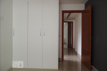 Apartamento à venda com 150m², 3 quartos e 2 vagasQuarto 2 - Armários