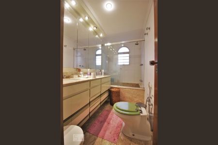 Apartamento à venda com 206m², 4 quartos e 4 vagasBanheiro da suíte 1