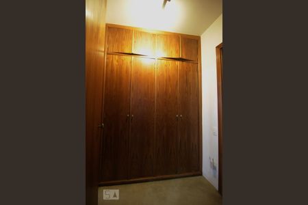 Apartamento à venda com 206m², 4 quartos e 4 vagasCloset