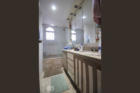 Apartamento à venda com 206m², 4 quartos e 4 vagasBanheiro da suíte 2