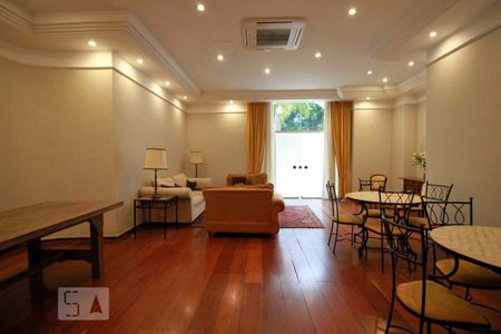 Apartamento à venda com 206m², 4 quartos e 4 vagasÁrea comum - Salão de festas