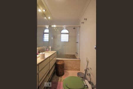 Apartamento à venda com 206m², 4 quartos e 4 vagasBanheiro da suíte 1