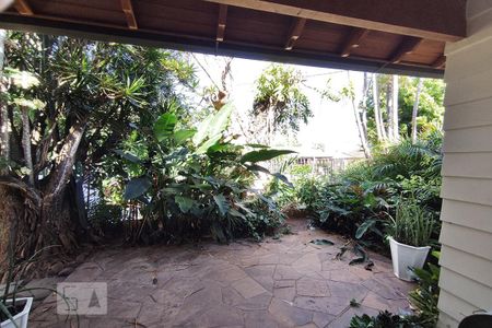 Casa à venda com 90m², 3 quartos e 2 vagasPátio