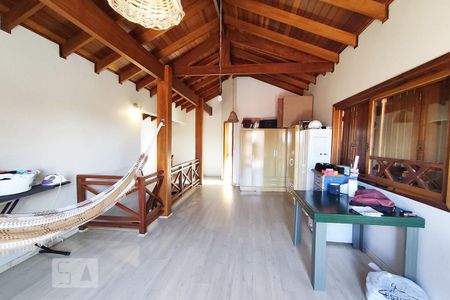 Casa à venda com 90m², 3 quartos e 2 vagasSala segundo piso