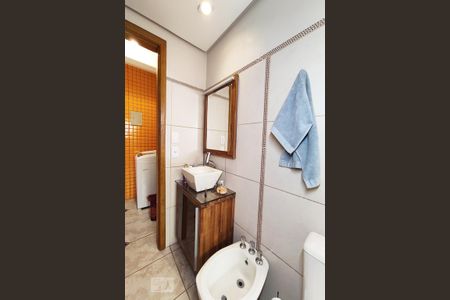 Casa à venda com 90m², 3 quartos e 2 vagasBanheiro