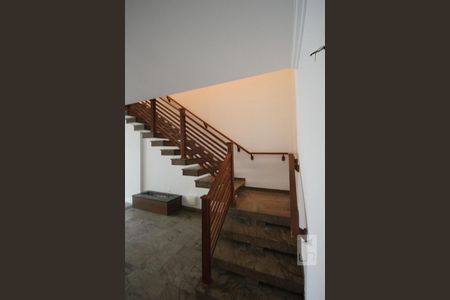 Escada de casa à venda com 3 quartos, 360m² em Jardim da Gloria, São Paulo