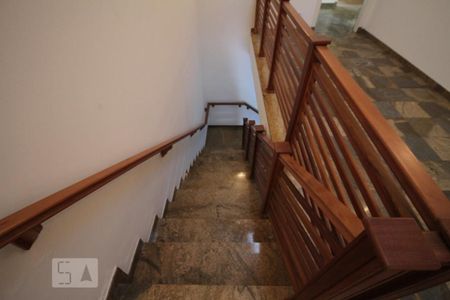 Casa à venda com 360m², 3 quartos e 5 vagasEscada