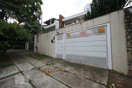 Casa à venda com 360m², 3 quartos e 5 vagasFachada