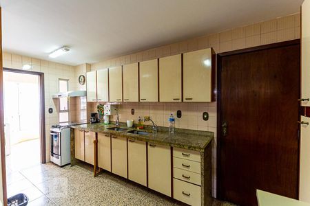 Apartamento à venda com 434m², 5 quartos e 3 vagas Apartamento à venda com 434m², 5 quartos e 3 vagasCozinha