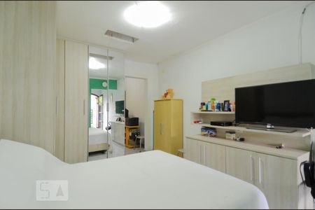 Casa à venda com 140m², 3 quartos e 2 vagas Casa à venda com 140m², 3 quartos e 2 vagasQuarto 2 - Suíte