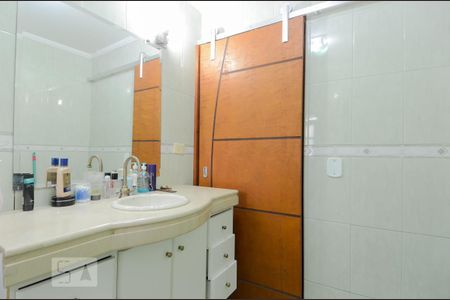 Casa à venda com 140m², 3 quartos e 2 vagas Casa à venda com 140m², 3 quartos e 2 vagasBanheiro da Suíte