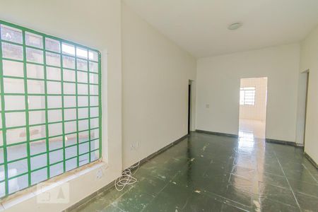 Sala de Casa com 3 quartos, 90m² Parque Industrial