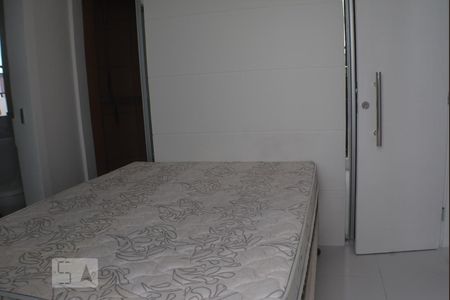 Quarto com closet e banheiro de apartamento para alugar com 2 quartos, 76m² em Parque Bela Vista, Salvador