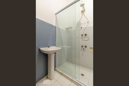 Banheiro de kitnet/studio para alugar com 1 quarto, 32m² em Bela Vista, São Paulo