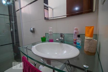 Casa à venda com 172m², 3 quartos e 2 vagas Casa à venda com 172m², 3 quartos e 2 vagasBanheiro 1