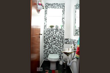 Casa de condomínio para alugar com 265m², 4 quartos e 2 vagasLavabo