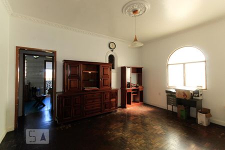 Casa à venda com 450m², 4 quartos e 2 vagasSala