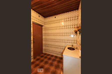 Casa à venda com 450m², 4 quartos e 2 vagasBanheiro 1