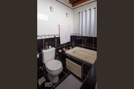 Casa à venda com 1000m², 3 quartos e 10 vagas Casa à venda com 1000m², 3 quartos e 10 vagasBanheiro da Suíte 1