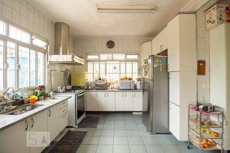 Casa de condomínio à venda com 410m², 4 quartos e 4 vagasCozinha 