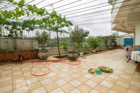 Casa de condomínio à venda com 410m², 4 quartos e 4 vagasQuintal 