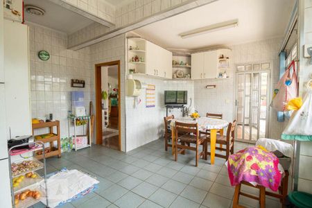 Casa de condomínio à venda com 410m², 4 quartos e 4 vagasCozinha 