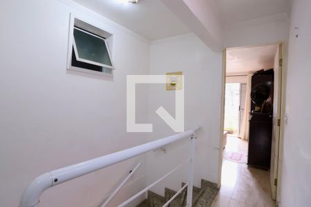 Casa à venda com 320m², 4 quartos e 3 vagasEscada