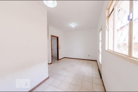 Sala de casa de condomínio para alugar com 2 quartos, 55m² em Estrela Dalva, Belo Horizonte